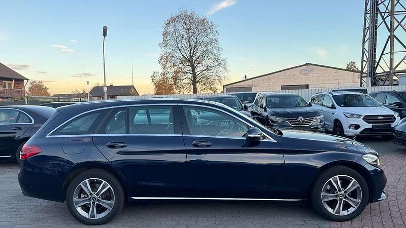 Gebraucht Mercedes C200 Exclusive 184 PS (135 kW) 2019 Blau Kombi