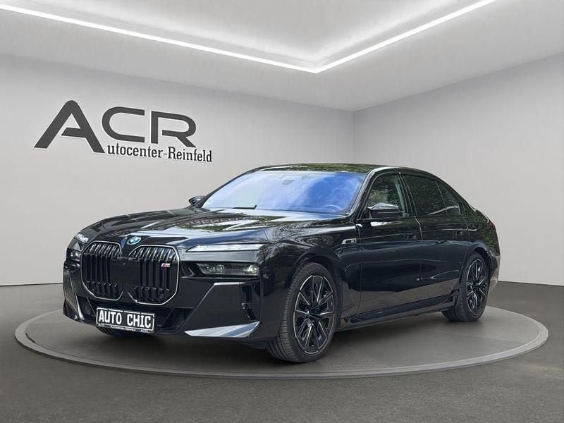 Gebraucht BMW M760e Performance 381 PS (280 kW) 2023 Schwarz Limousine