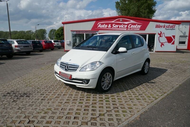 Weiß Gebraucht 2012 Mercedes A180 Elegance Van / Kleinbus | 9.390 € (Guter Preis) - Bild 1/4