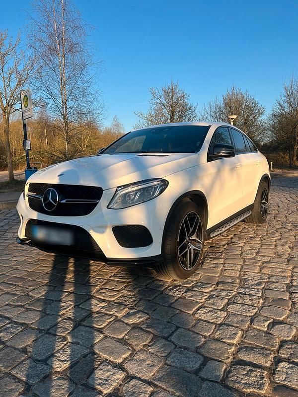 Schwarz Gebraucht 2017 Mercedes GLE350 AMG line Coupé | 38.590 € (Guter Preis) - Bild 1/4