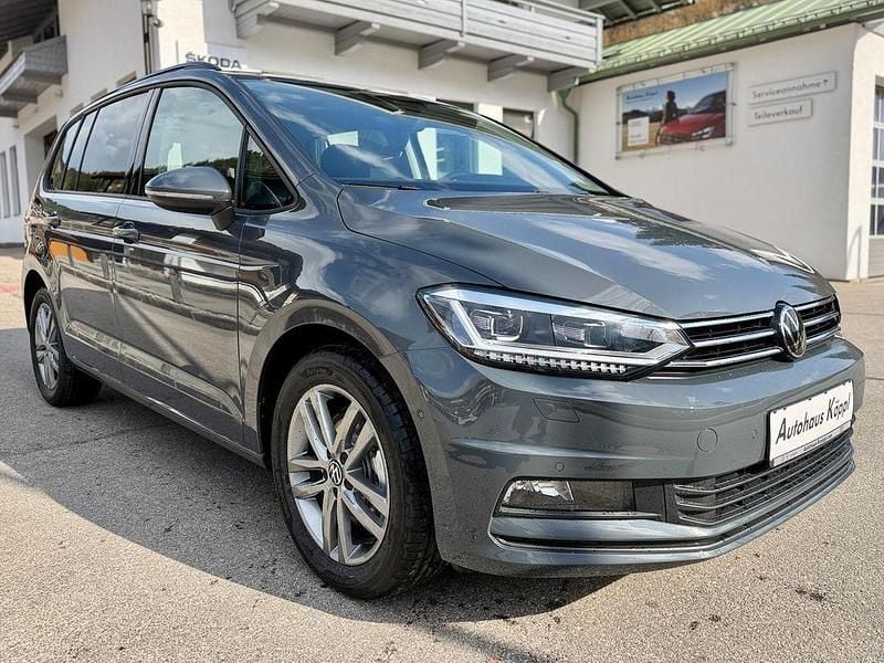 Neu VW Touran Comfortline 150 PS (110 kW) 2025 Delfingrau metallic Van / Kleinbus