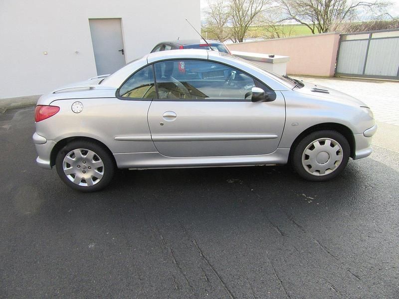 Gebraucht Peugeot 206 108 PS (79 kW) 2004 Silber Cabrio