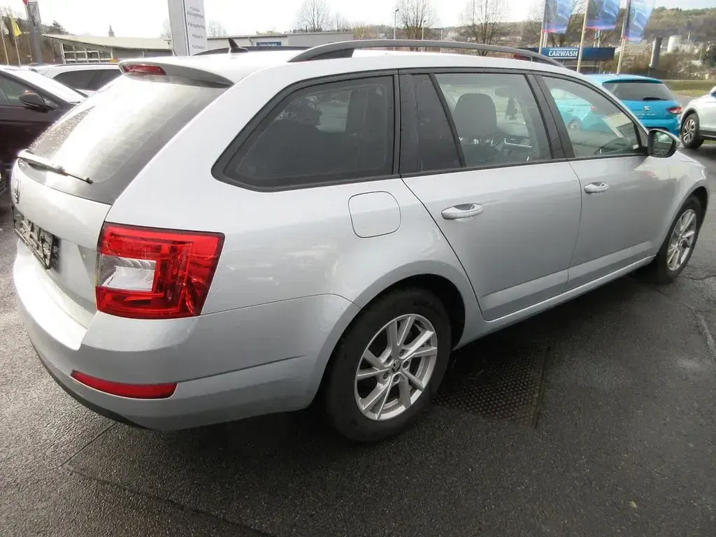 Używany Skoda Octavia Ambition 110 KM (80 kW) 2016 Srebrny Kombi
