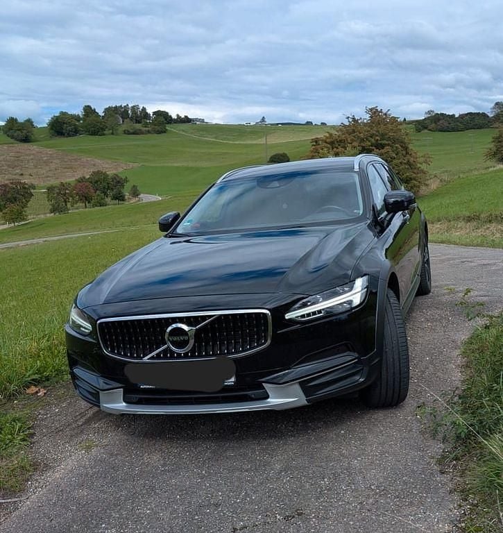 Schwarz Gebraucht 2018 Volvo V90 CC Kombi | 24.900 € (Guter Preis) - Bild 1/4