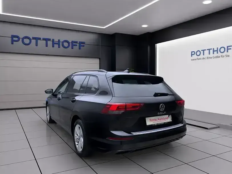 Gebraucht VW Golf VII Life 116 PS (85 kW) 2021 Deep black perleffekt Kleinwagen
