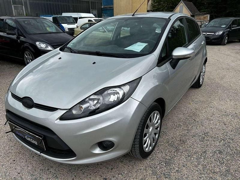 Gebraucht Ford Fiesta Titanium 69 PS (50 kW) 2010 Silber Kleinwagen