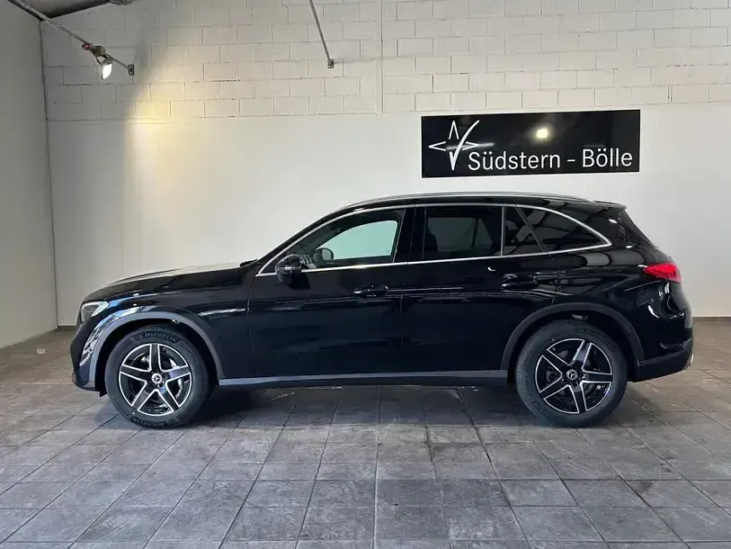 Gebraucht Mercedes GLC200 AMG 163 PS (119 kW) 2026 Schwarz SUV