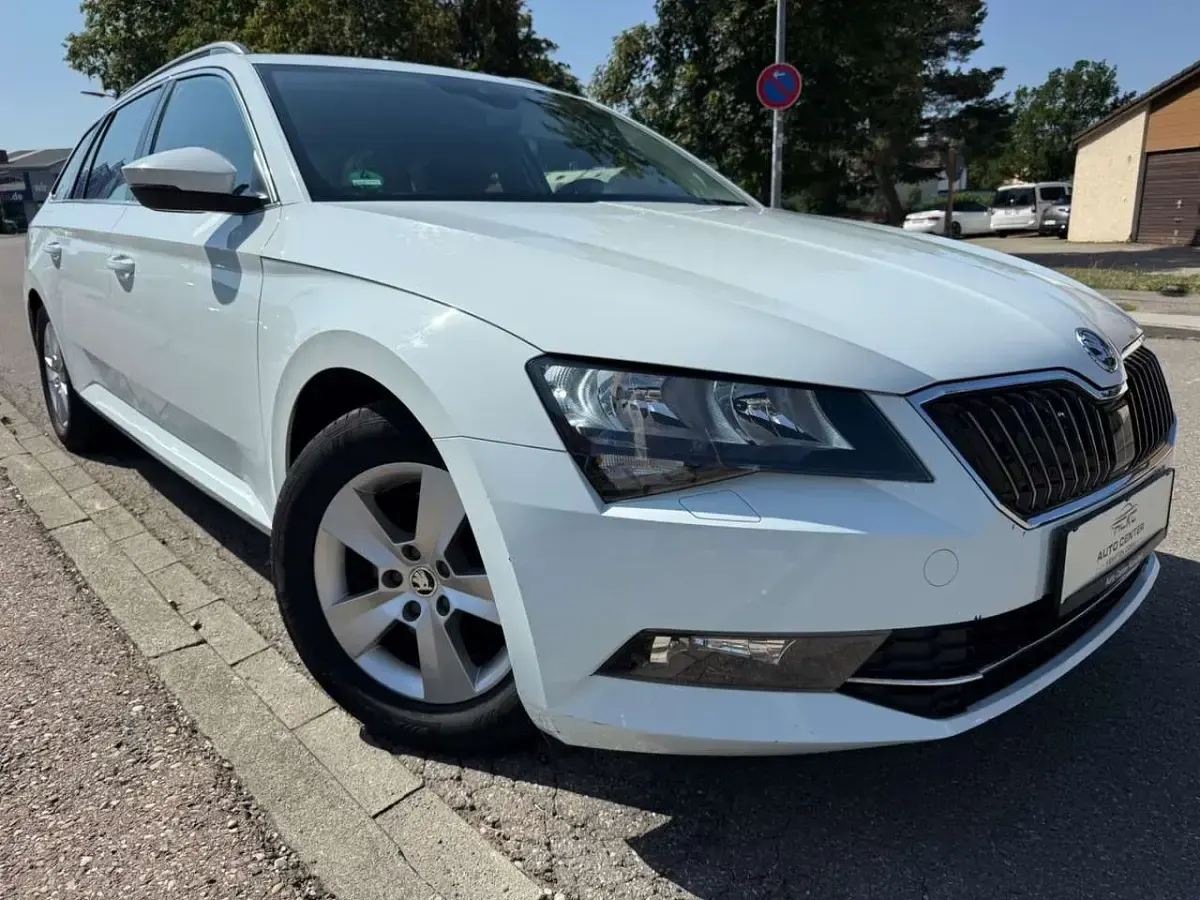 Gebraucht Skoda Superb Ambition 150 PS (110 kW) 2017 Weiß Kombi