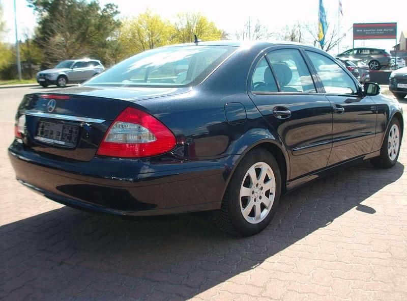 Gebraucht Mercedes E320 224 PS (164 kW) 2007 Blau Limousine