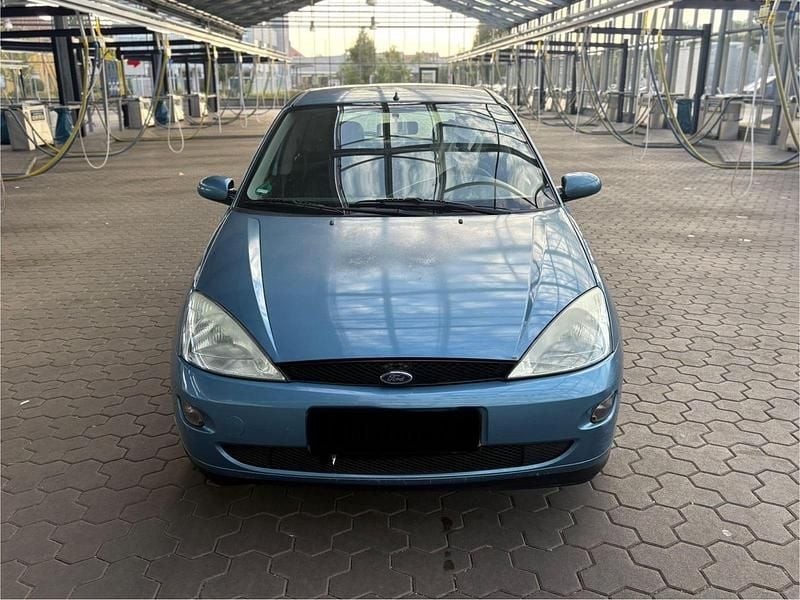 Blau Gebraucht 2001 Ford Focus Kleinwagen | 1.000 € (Fairer Preis) - Bild 1/4