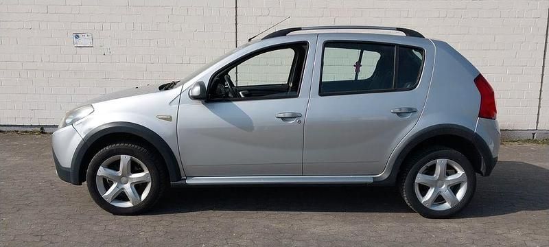 Gebraucht Dacia Sandero Stepway 84 PS (61 kW) 2011 Silber Limousine