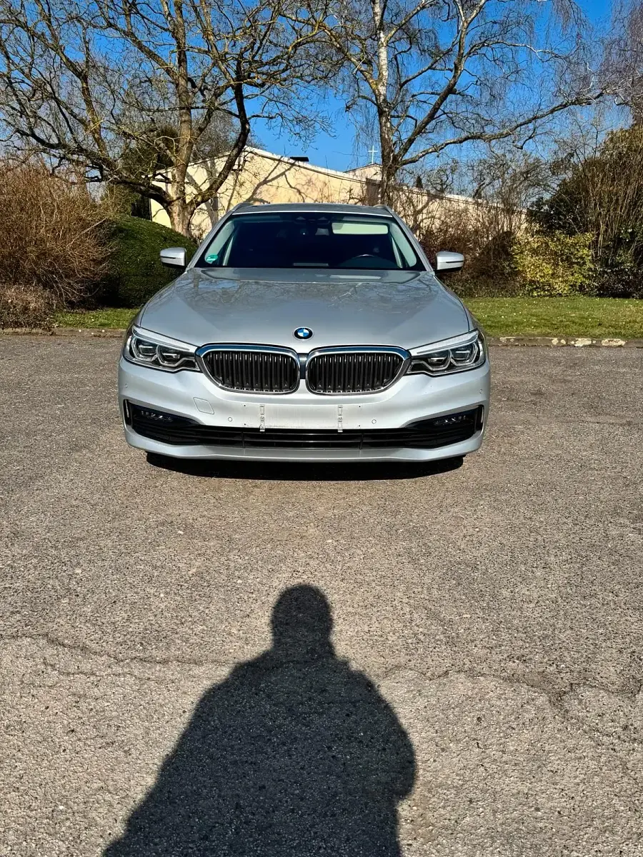 Gebraucht BMW 520 Sport Line 190 PS (139 kW) 2019 Silber Kombi