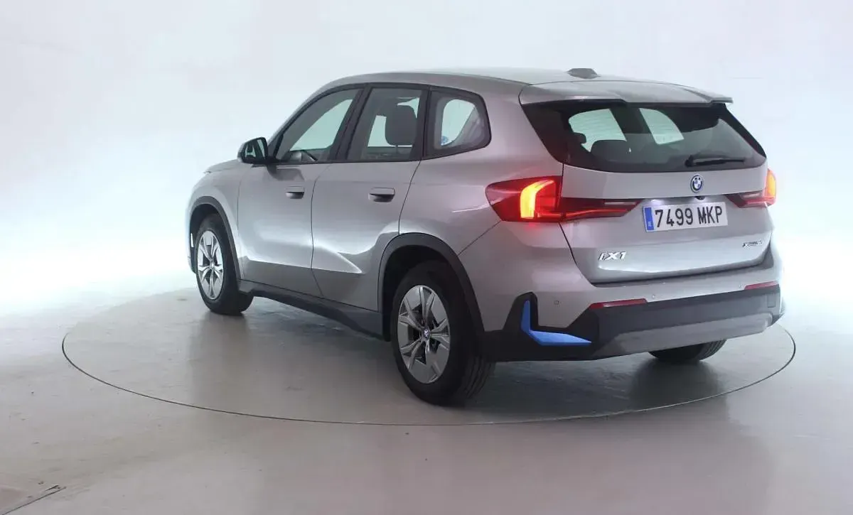 Gebraucht BMW iX1 233 kW (317 PS) 2023 Space silver metallic SUV