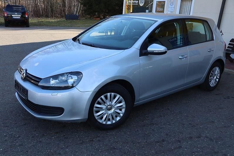 Gebraucht VW Golf VI Trendline 102 PS (75 kW) 2010 Silber Kleinwagen