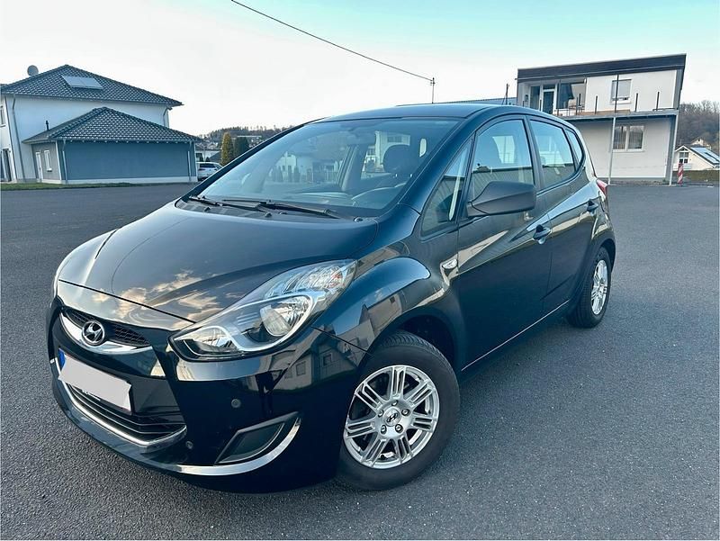 Schwarz Gebraucht 2011 Hyundai ix20 Van / Kleinbus | 5.490 € (Fairer Preis) - Bild 1/4