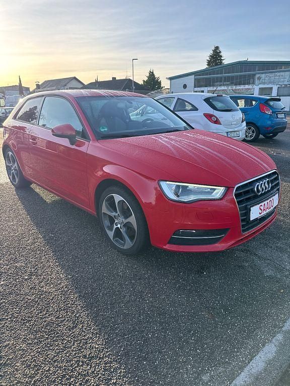 Gebraucht Audi A3 Ambition 140 PS (102 kW) 2014 Rot Limousine