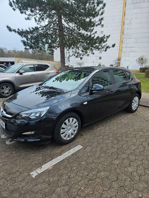 Gebraucht Opel Astra Selection 116 PS (85 kW) 2014 Schwarz Limousine