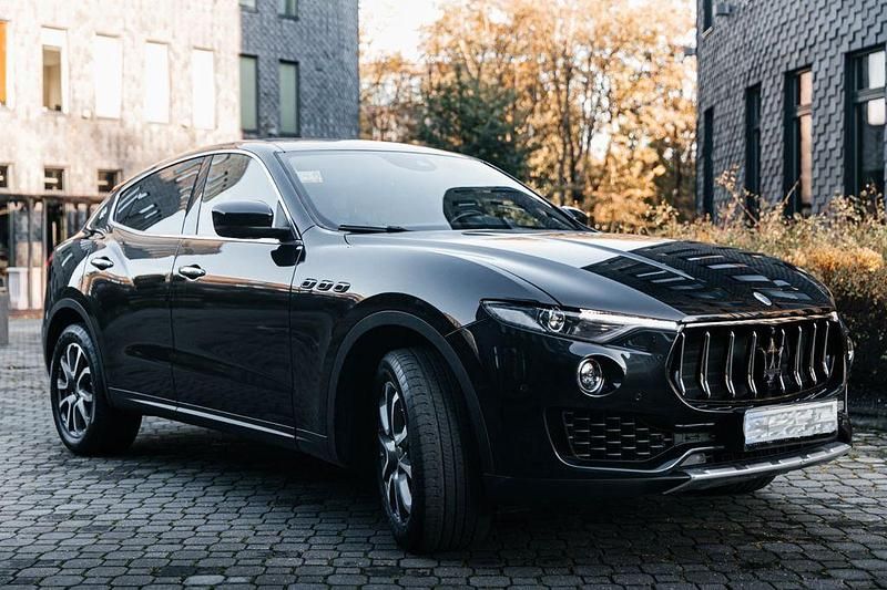 Schwarz Gebraucht 2016 Maserati Levante SUV | 29.900 € (Superpreis) - Bild 1/4