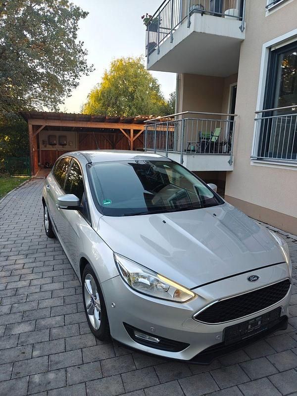 Gebraucht Ford Focus Trend 120 PS (88 kW) 2016 Silber Limousine