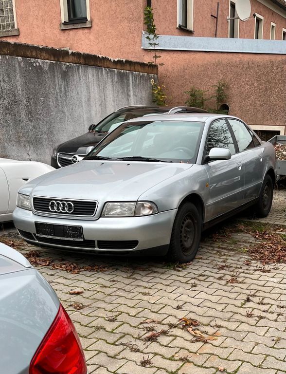 Silber Gebraucht 1998 Audi A4 Basis Limousine | 1.000 € (Guter Preis) - Bild 1/1