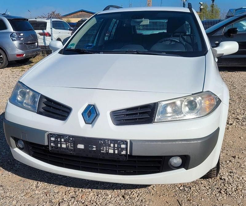 Gebraucht Renault Mégane II Avantage 111 PS (81 kW) 2007 Weiß Limousine