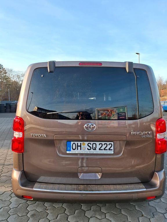 Gebraucht Toyota Proace Comfort 150 PS (110 kW) 2016 Braun Van / Kleinbus