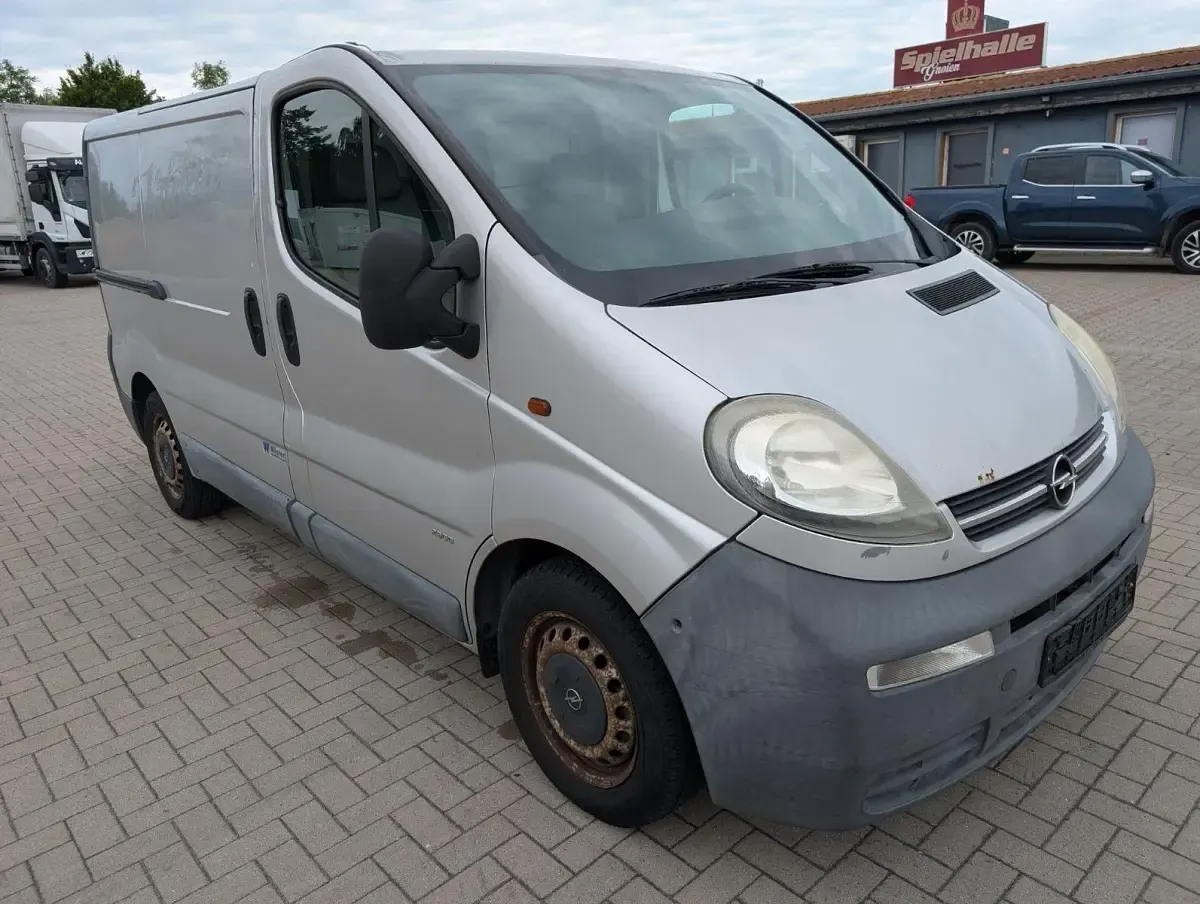 Gebraucht Opel Vivaro 101 PS (74 kW) 2005 Silber Van / Kleinbus