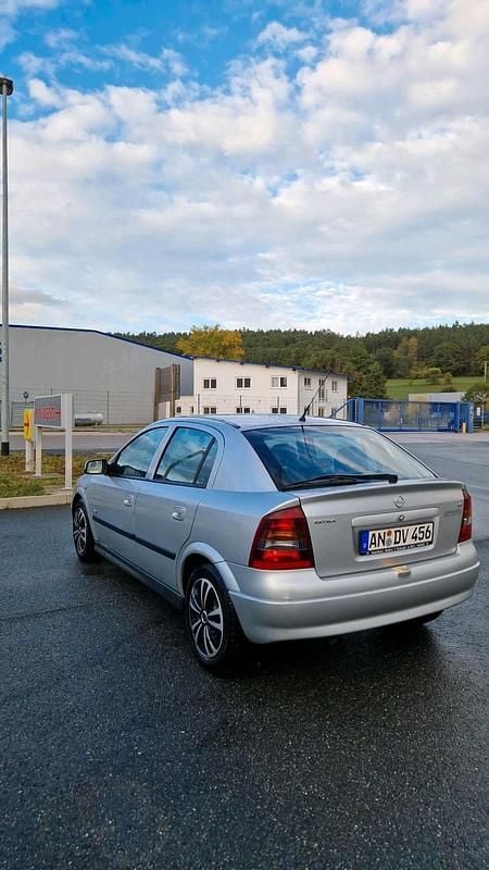 Grau Gebraucht 2003 Opel Astra Limousine | 1.000 € (Fairer Preis) - Bild 1/4