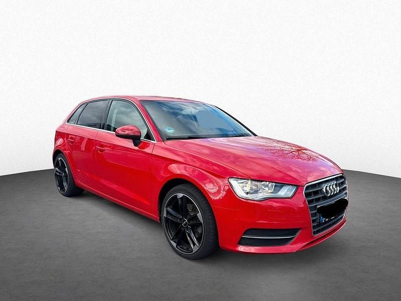 Gebraucht Audi A3 Ambiente 150 PS (110 kW) 2014 Rot Limousine