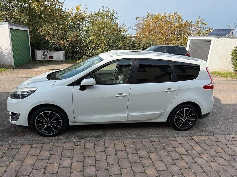 Weiß Gebraucht 2013 Renault Grand Scénic III Van / Kleinbus | 2.999 € (Superpreis) - Bild 1/4