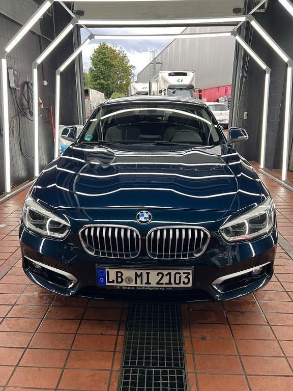 Blau Gebraucht 2017 BMW 120 Urban Line Kleinwagen | 14.300 € (Etwas zu teuer) - Bild 1/4