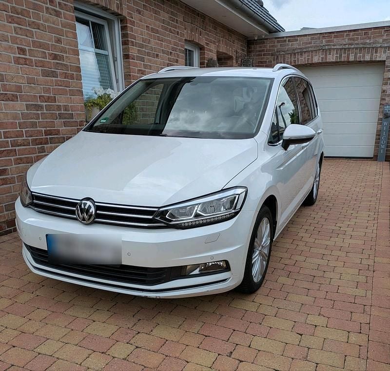 Weiß Gebraucht 2016 VW Touran Highline Van / Kleinbus | 14.500 € (Superpreis) - Bild 1/4