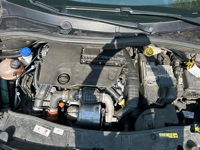 Gebraucht Peugeot 2008 120 PS (88 kW) 2017 Schwarz SUV