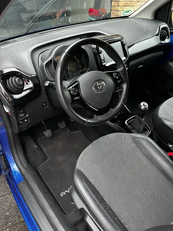 Gebraucht Toyota Aygo X-clusiv 72 PS (52 kW) 2019 Blau Kleinwagen