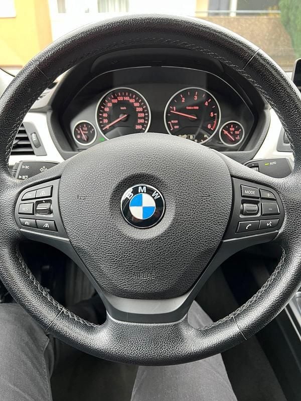 Gebraucht BMW 320 Advantage 190 PS (139 kW) 2017 Braun Limousine