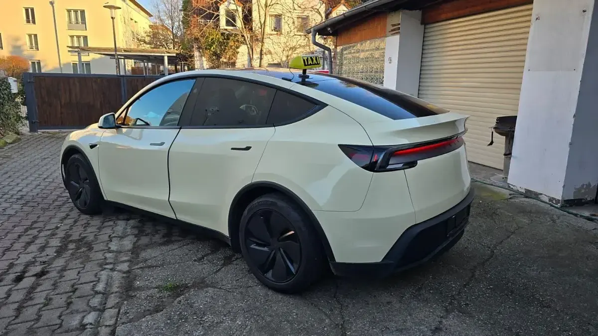 Gebraucht Tesla Model Y 179 kW (244 PS) 2025 Andere farben SUV