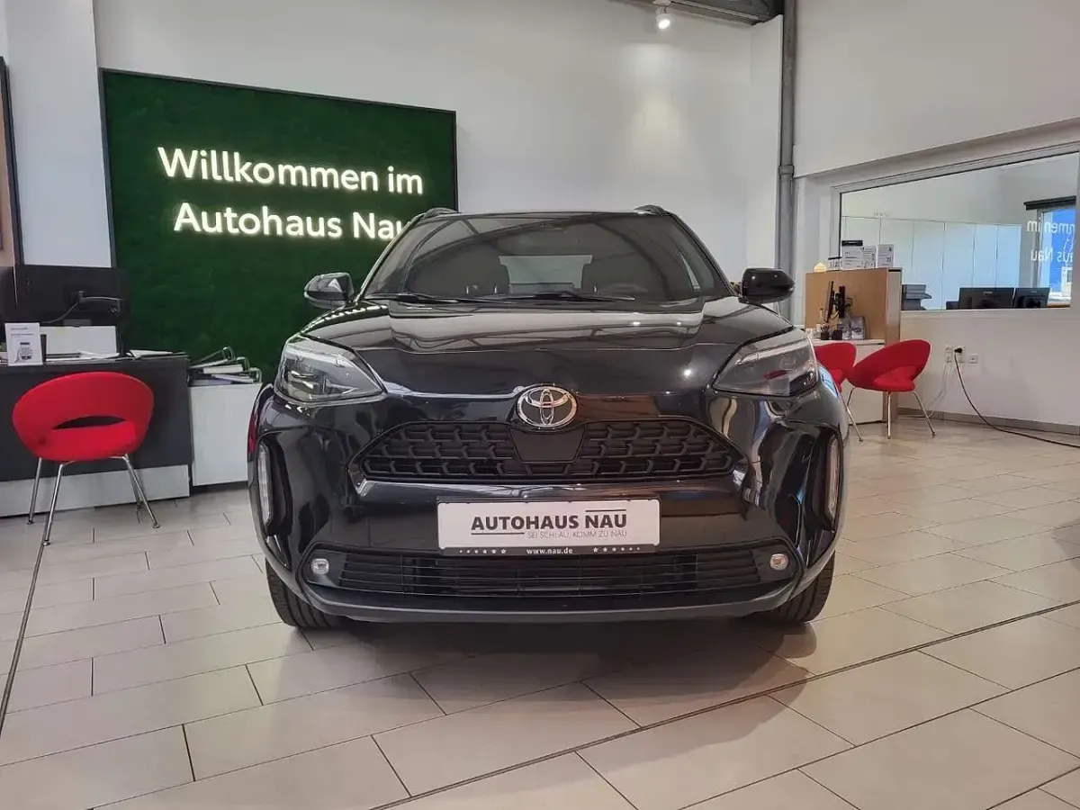 Neu Toyota Yaris Cross 131 PS (96 kW) 2025 Mysticschwarz mica SUV
