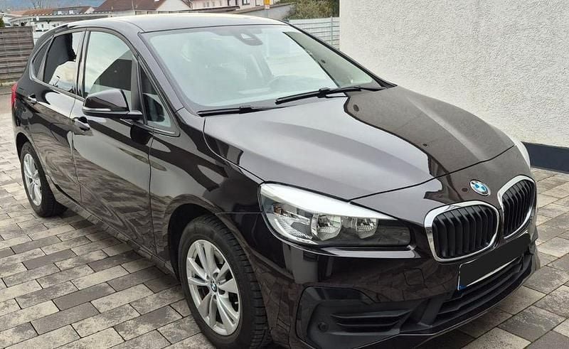 Braun Gebraucht 2018 BMW 220 Active Tourer Sport Line Van / Kleinbus | 16.500 € (Guter Preis) - Bild 1/4