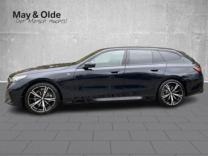 Gebraucht BMW 520 Performance 190 PS (139 kW) 2025 Carbonschwarz metallic Kombi
