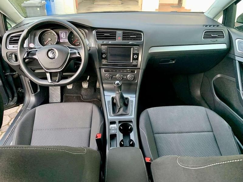 Gebraucht VW Golf VII Trendline 105 PS (77 kW) 2017 Limousine