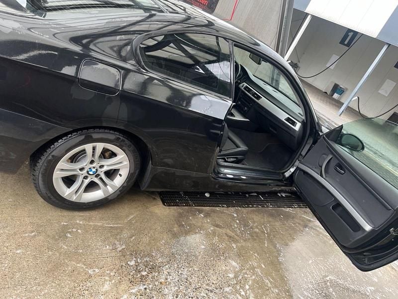 Gebraucht BMW 320 Sport Line 170 PS (125 kW) 2008 Schwarz Coupé