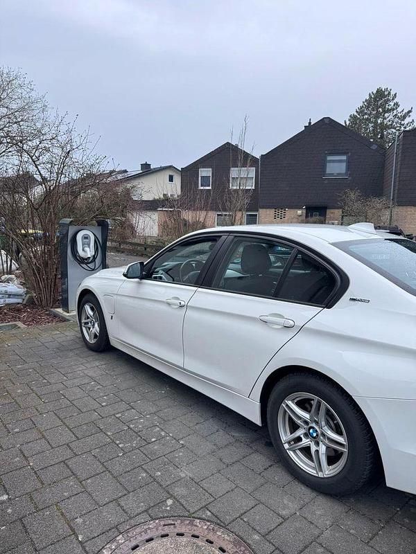 Second-hand BMW 330e Advantage 252 CP (185 kW) 2018 Alb Berlinǎ