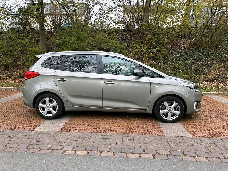 Gebraucht Kia Carens 135 PS (99 kW) 2013 Grau Van / Kleinbus