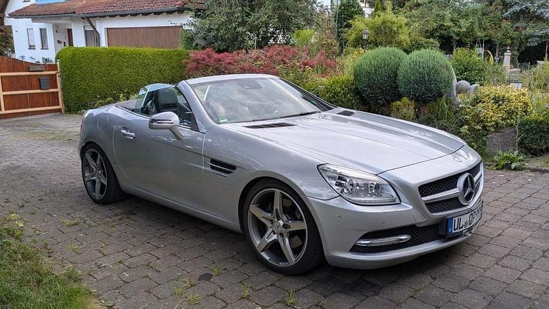 Silber Gebraucht 2011 Mercedes SLK250 Cabrio | 14.300 € (Fairer Preis) - Bild 1/4