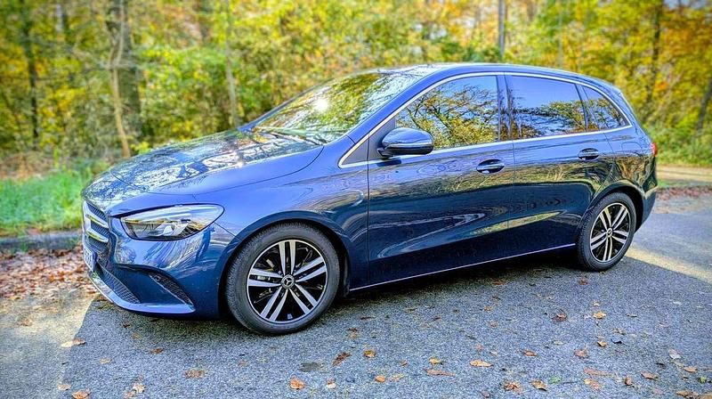 Gebraucht Mercedes B200 Progressive 150 PS (110 kW) 2021 Blau Van / Kleinbus
