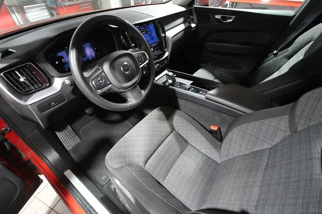 Gebraucht Volvo XC60 197 PS (144 kW) 2023 Rot SUV