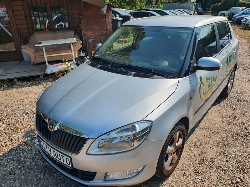 Silber Gebraucht 2013 Skoda Fabia Ambition Kleinwagen | 3.470 € (Guter Preis) - Bild 1/4