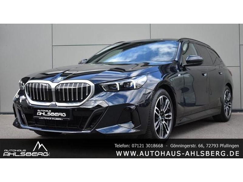 Carbonschwarz Gebraucht 2024 BMW 540 M Sport Kombi | 62.900 € - Bild 1/4
