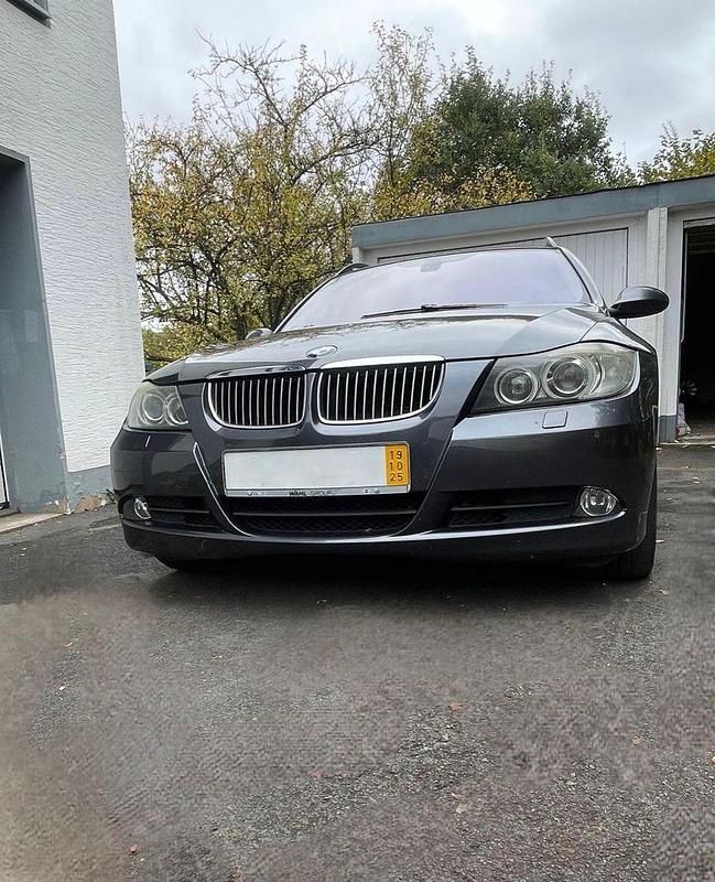 Grau Gebraucht 2007 BMW 325 Kombi | 3.900 € (Superpreis) - Bild 1/4