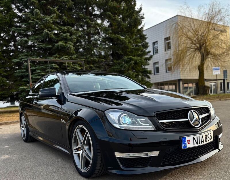 Schwarz Gebraucht 2012 Mercedes C63 AMG AMG Coupé | 24.000 € - Bild 1/4